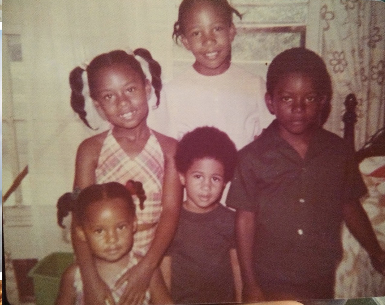 Vintage photo of five young Knighton children together